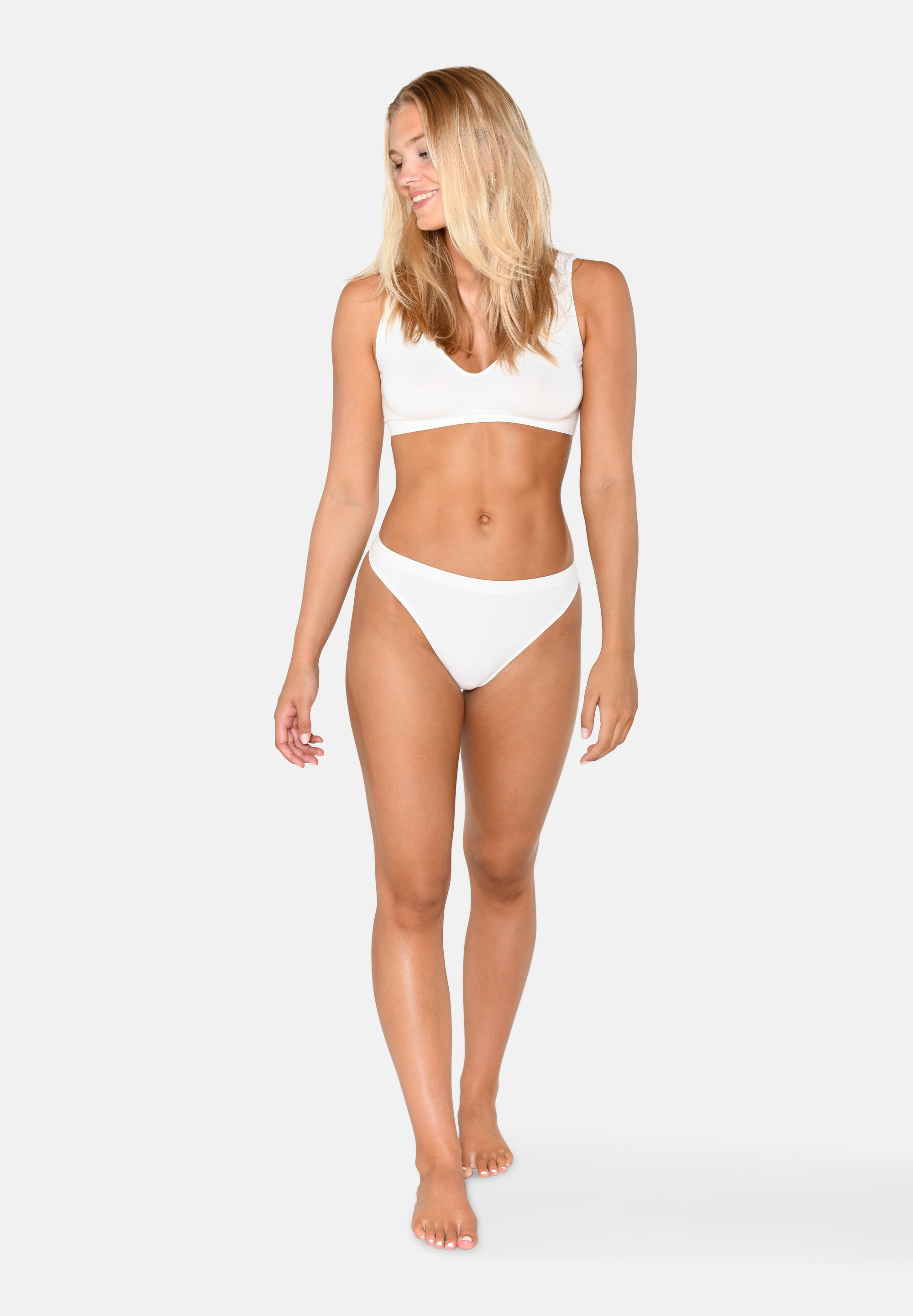 Bamboo Seamless String Brief, White